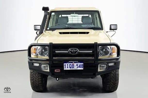 2021 Toyota LANDCRUISER MILITARY GXL image 2