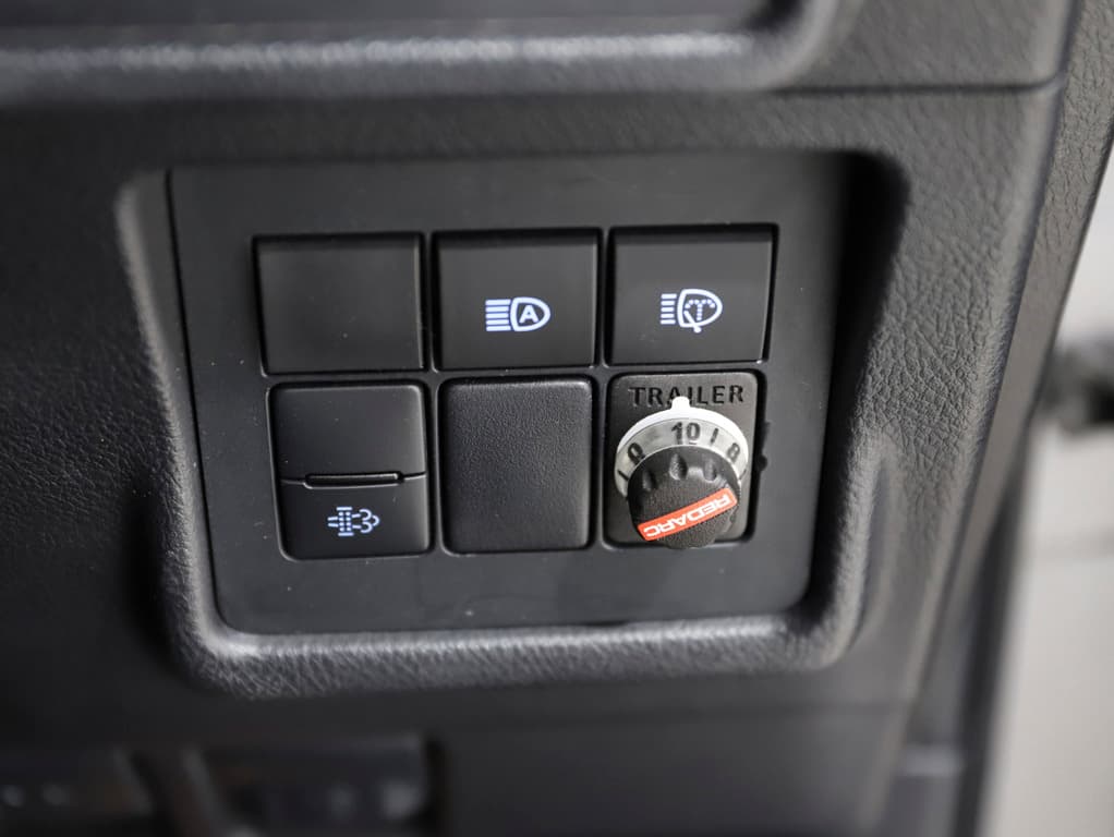 2021 Toyota Prado GXL image 18