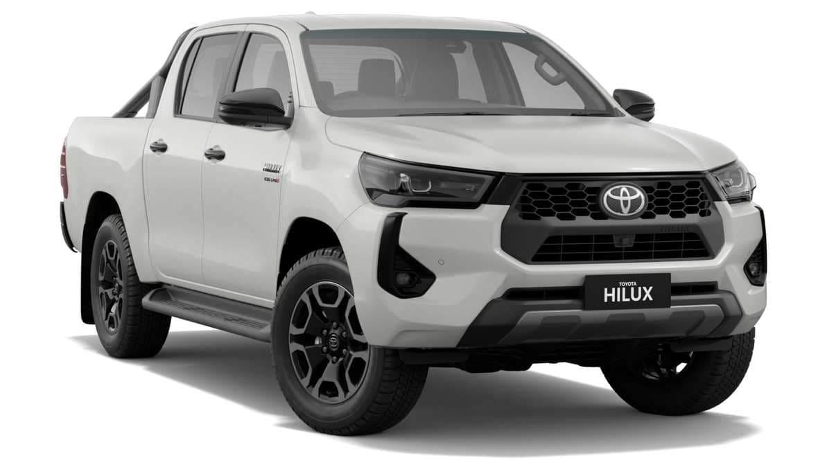2025 Toyota Hilux 4x4 SR5 48V Double-Cab Pick-Up Premium Interior image 1