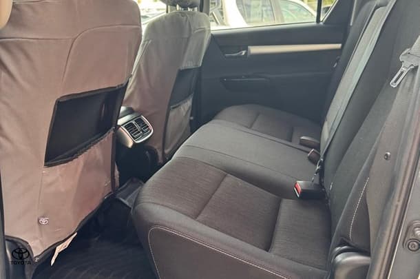 2022 Toyota Hilux SR5 image 13