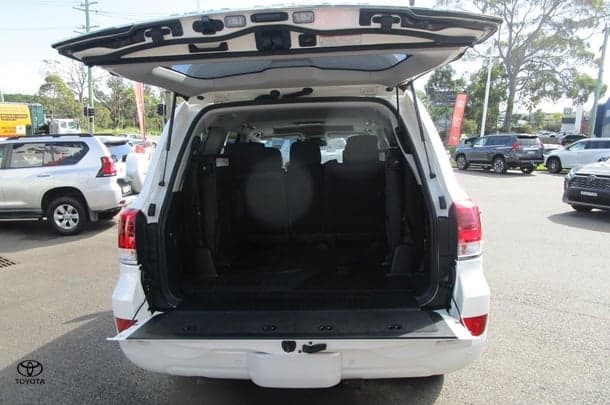 2018 Toyota Landcruiser Sahara image 9
