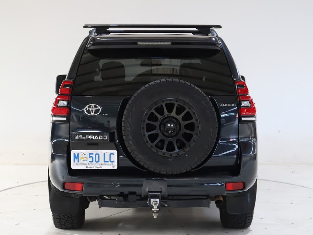 2017 Toyota Prado Kakadu image 6
