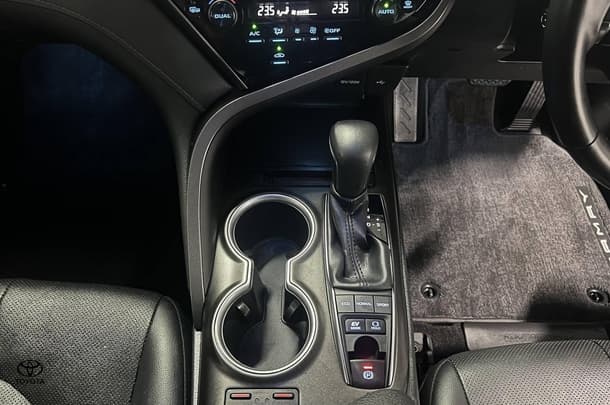 2021 Toyota Camry Hybrid SL image 19