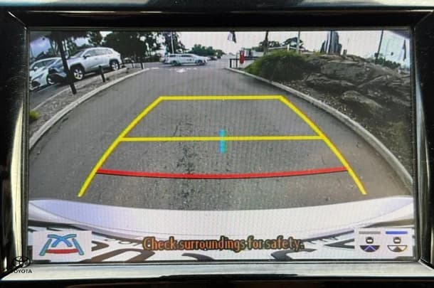 2019 Toyota Camry Ascent image 13