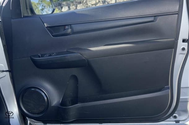 2017 Toyota HILUX SR image 22