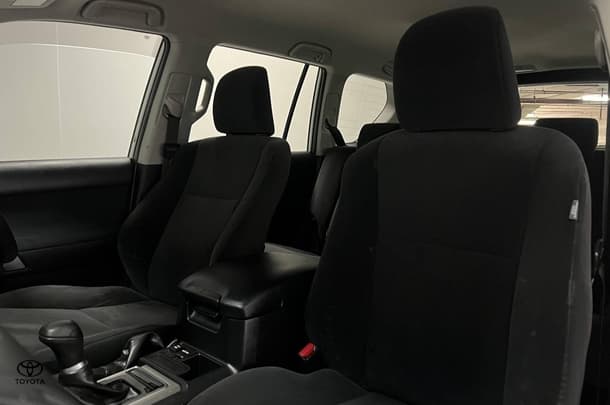 2020 Toyota Prado GX image 14