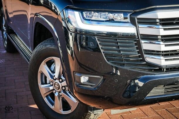 2023 Toyota Landcruiser VX image 2