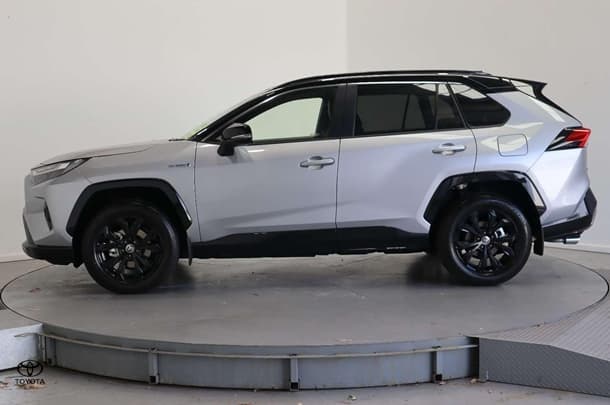2022 Toyota RAV4 Hybrid XSE (2WD) image 8