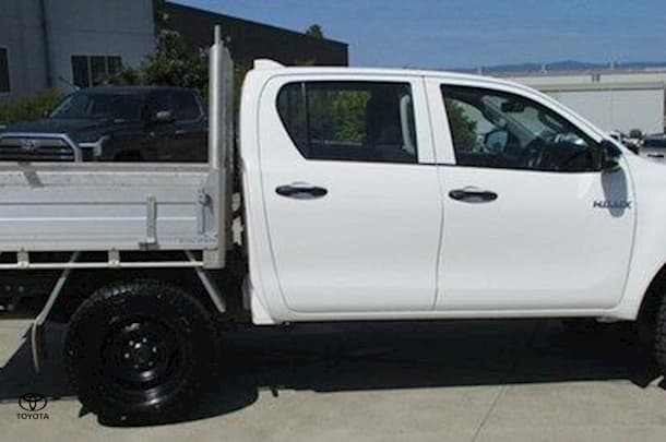 2023 Toyota Hilux 4x4 SR5 image 5