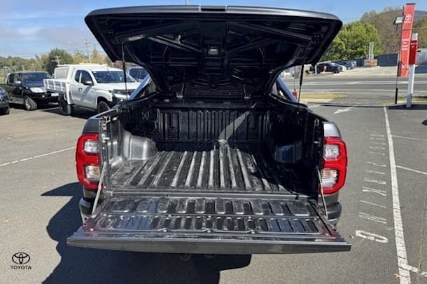 2022 Toyota Hilux SR5 image 18