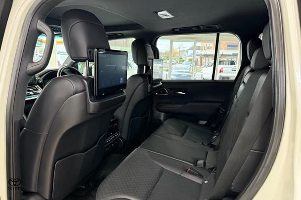 2022 Toyota Landcruiser Sahara image 19