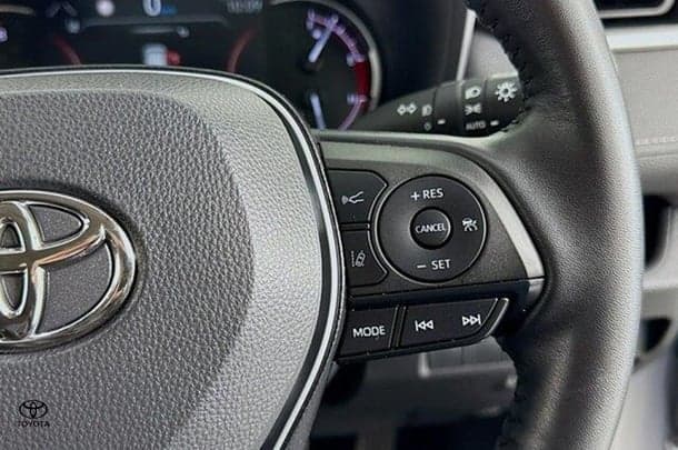 2022 Toyota RAV4 GXL image 17