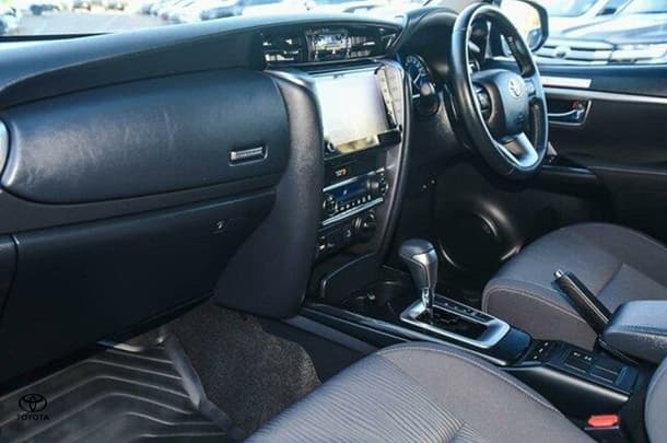 2023 Toyota Fortuner GXL image 9