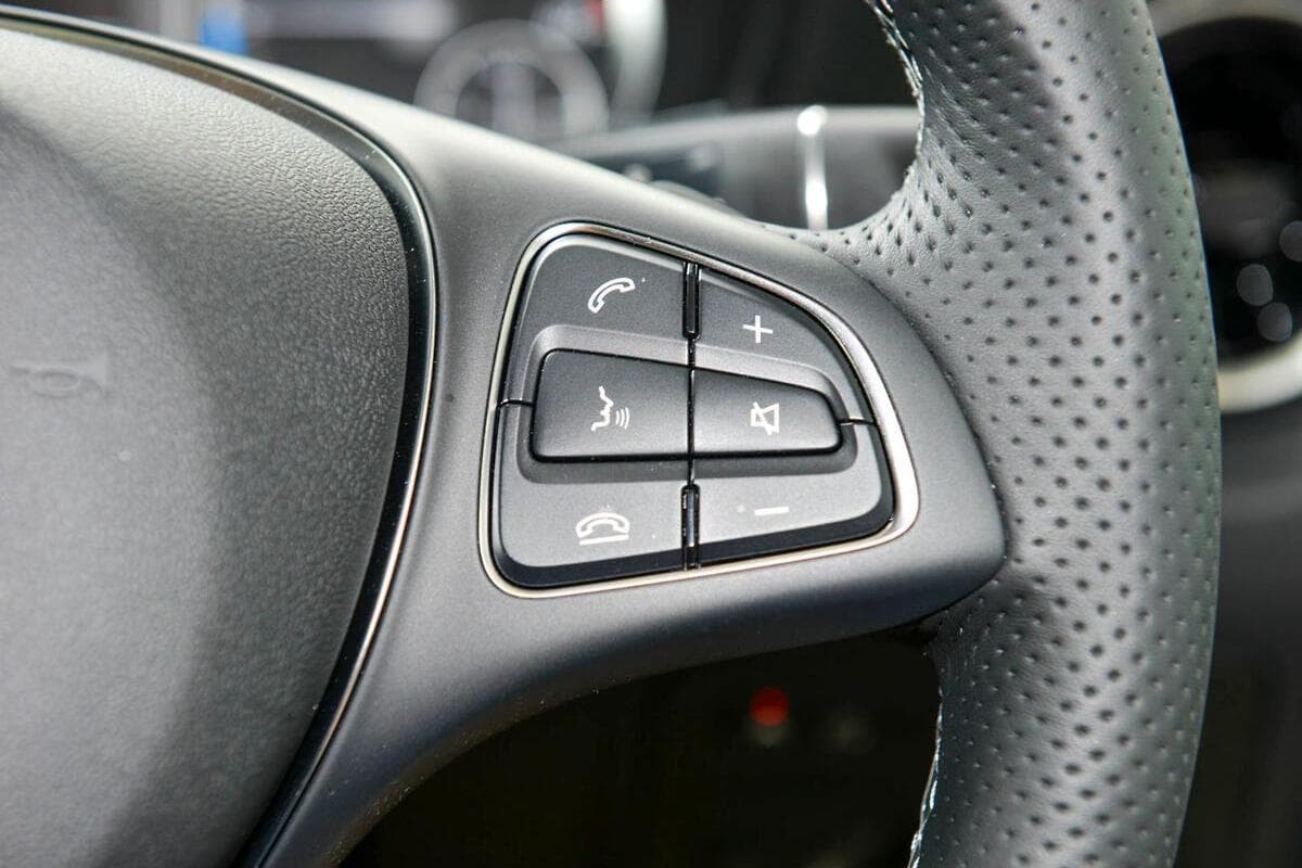 2024 Mercedes-Benz eVito 112 Medium Wheelbase Auto image 11