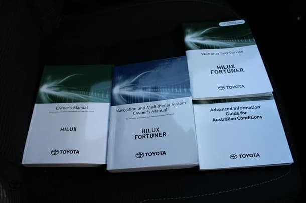2023 Toyota Hilux 4x4 SR5 image 38
