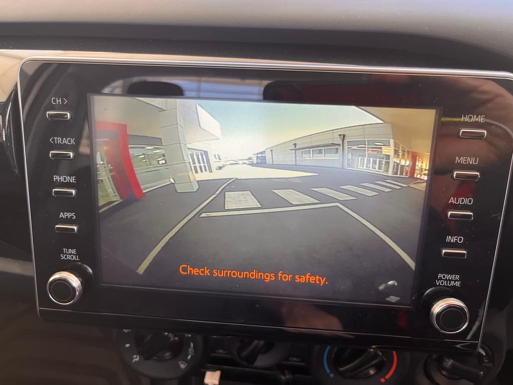 2023 Toyota Hilux SR image 11