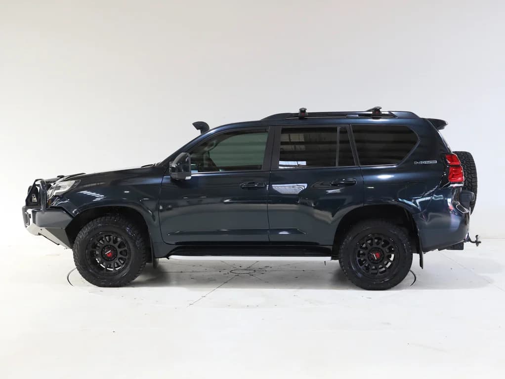 2017 Toyota Prado Kakadu image 4