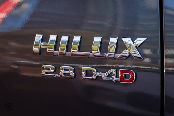 2023 TOYOTA Hilux 4x4 SR5 image 19