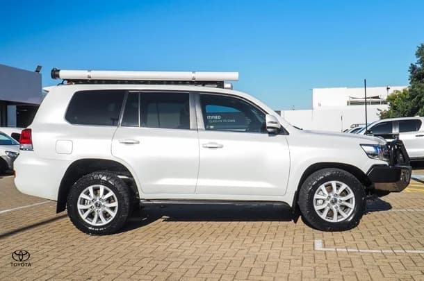 2021 Toyota Landcruiser VX image 3