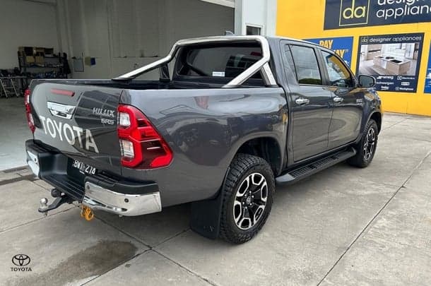 2022 Toyota Hilux 4x4 SR5 image 7