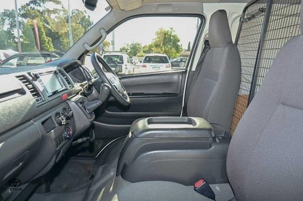 2017 Toyota Hiace LWB image 12