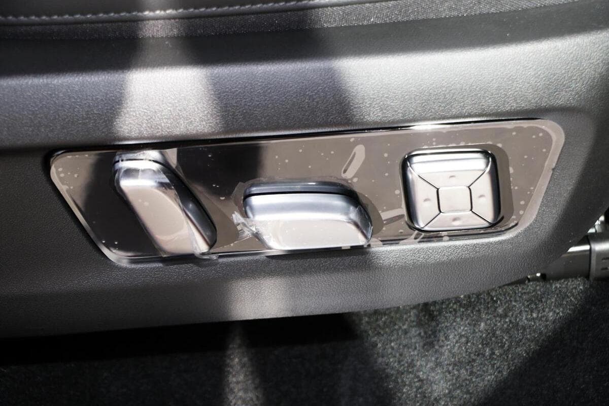 2025 GWM Tank 300 Ultra Auto 4x4 image 18