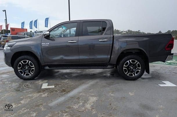 2022 Toyota Hilux SR5 image 7