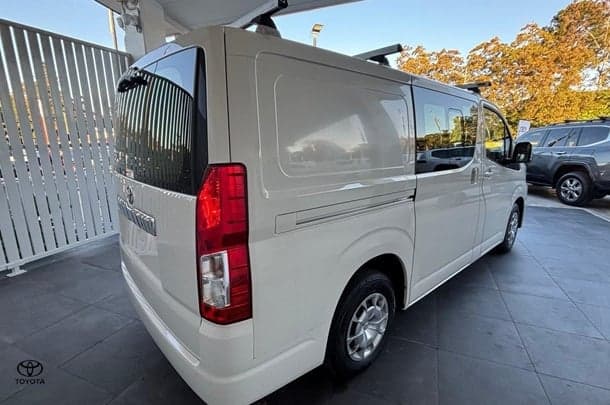 2020 Toyota Hiace LWB image 5
