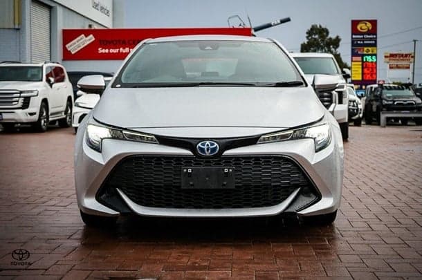 2020 Toyota Corolla Hatch Hybrid Ascent Sport image 3