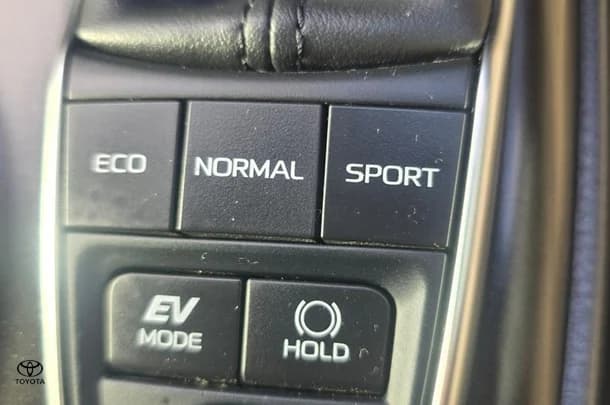 2021 Toyota Camry Hybrid Ascent Sport image 16