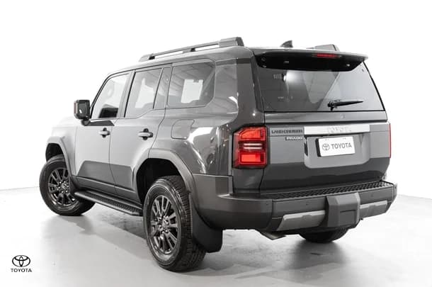 2024 Toyota Prado GXL image 5