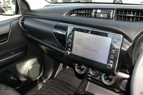 2024 Toyota Hilux 4x2 Workmate image 8