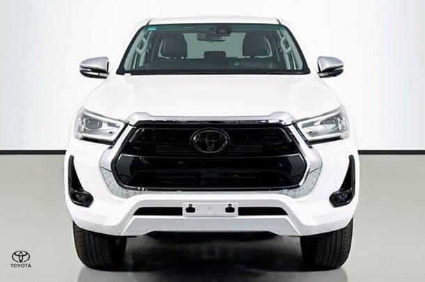 2023 Toyota Hilux SR5 image 2