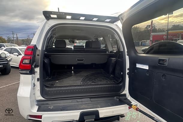 2021 Toyota Prado VX image 7