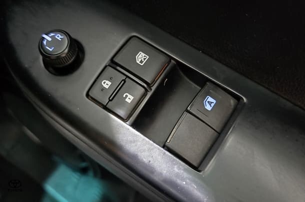 2021 Toyota Hilux SR image 18