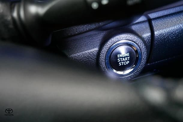2017 Toyota Hilux 4x4 SR5 image 18