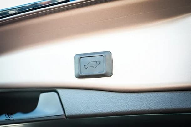 2024 Toyota RAV4 Hybrid XSE 2WD image 11