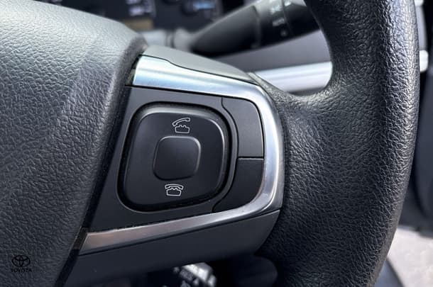 2016 Toyota CAMRY Altise image 16