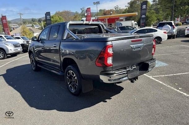 2022 Toyota Hilux SR5 image 5