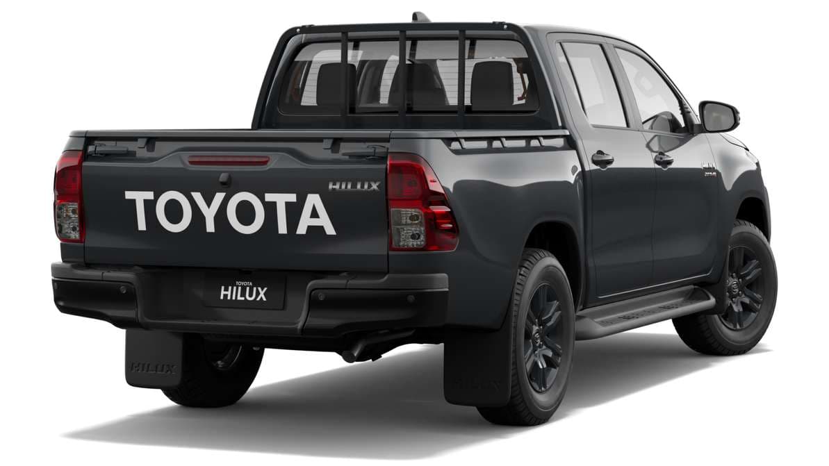 2024 Toyota Hilux 4x4 SR Diesel Double-Cab Pick-Up image 3