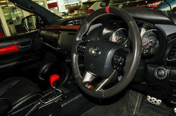 2023 Toyota Hilux GR-SPORT image 18