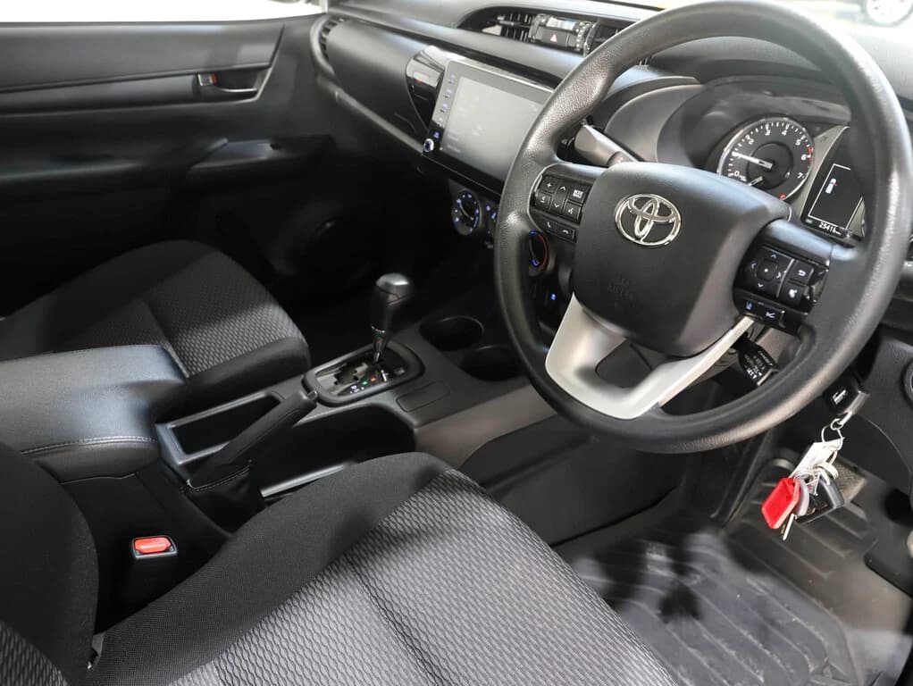 2022 Toyota Hilux Workmate image 16