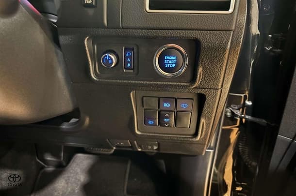 2021 Toyota Prado Kakadu image 18