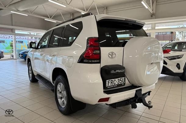 2022 Toyota Prado GXL image 4