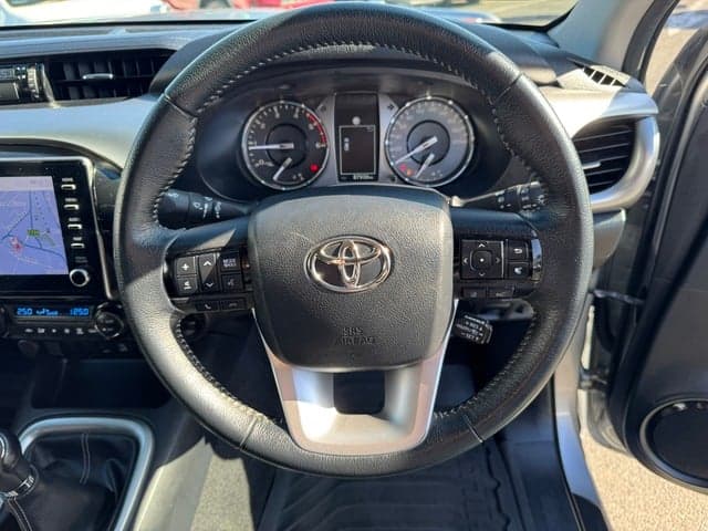 2022 Toyota Hilux SR5 image 12
