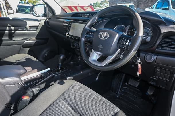 2021 Toyota HILUX Workmate image 7