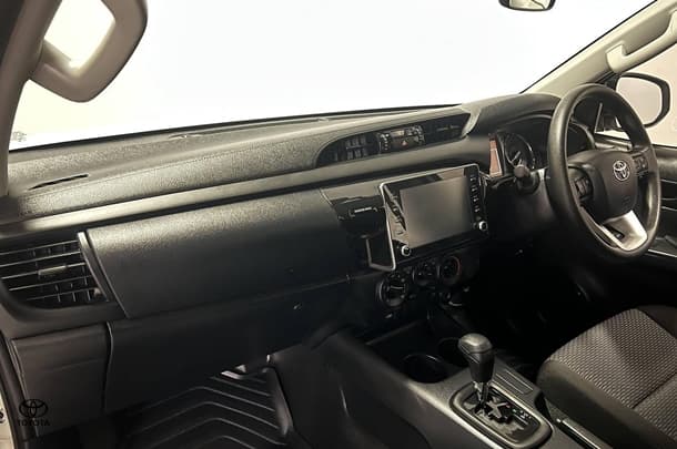 2024 Toyota Hilux Workmate image 14