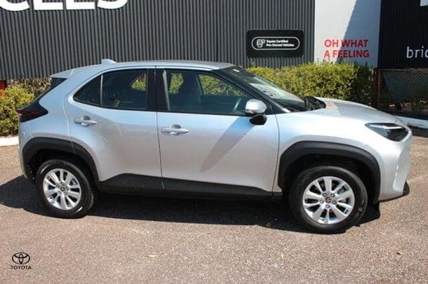 2023 Toyota Yaris Cross GX image 2