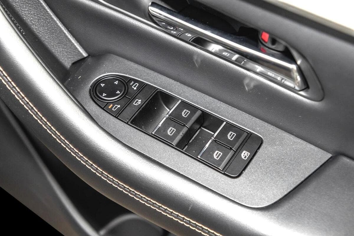 2024 Mazda CX-90 G50e Touring KK Auto i-ACTIV AWD image 16