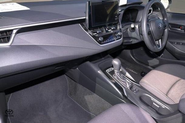 2024 Toyota Corolla Hatch Hybrid Ascent Sport image 9